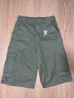 Skratch Cargos Shorts in Olive Green